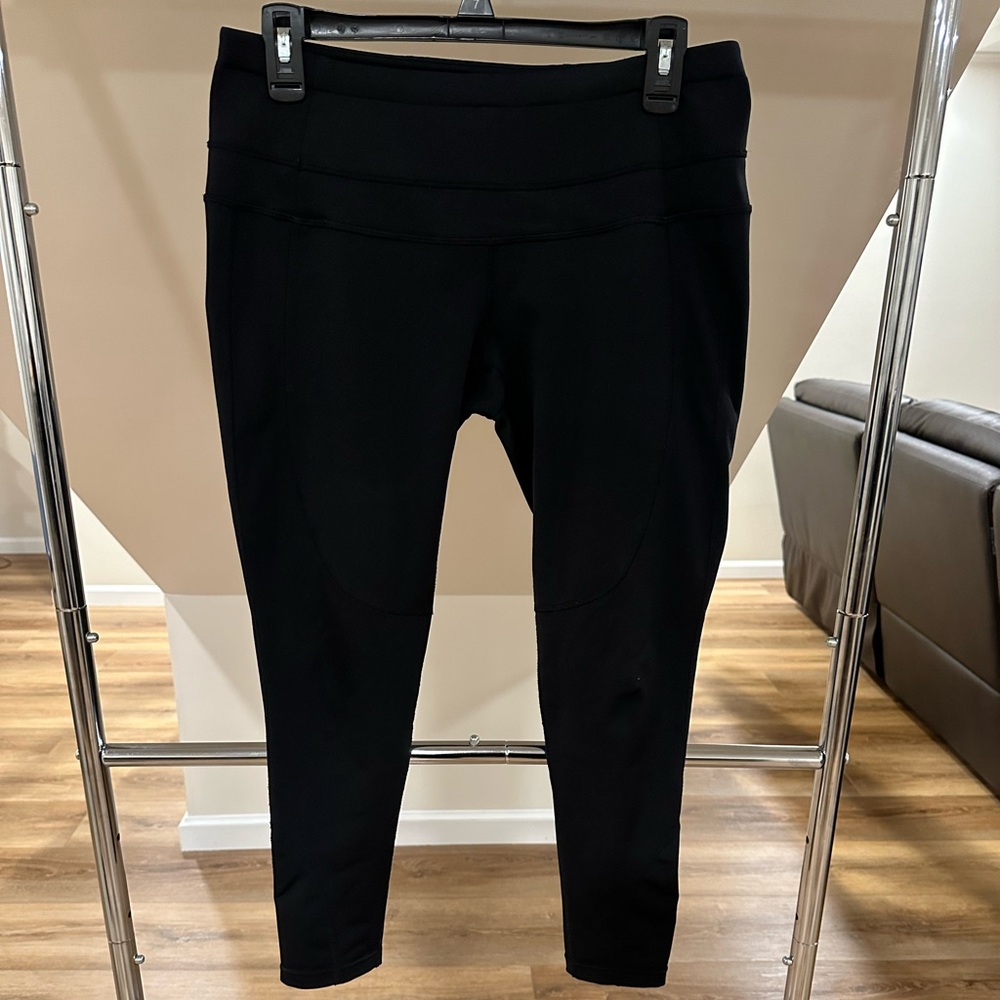 Black Athleta cropped Leggings Size Medium